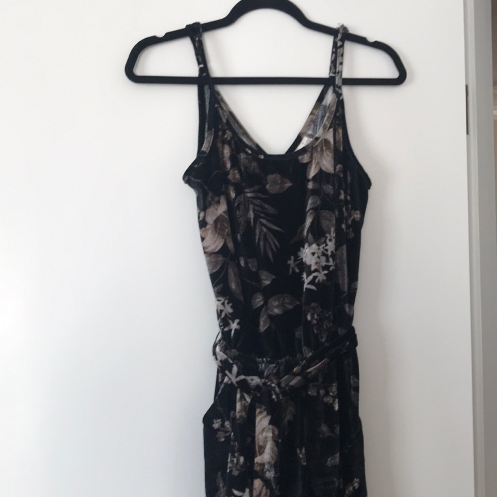 sm Jumpsuit. Black velvet adjust.straps tie belt